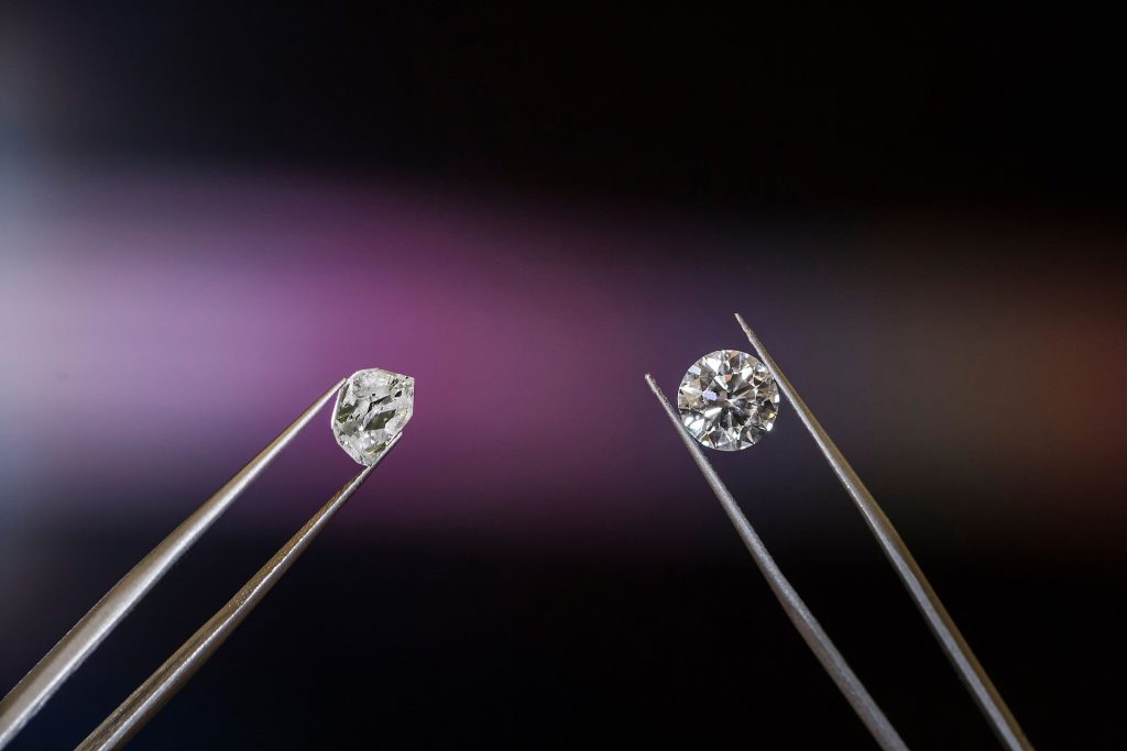 WHAT YOU NEED TO KNOW WHEN CHOOSING A DIAMOND SHAPE